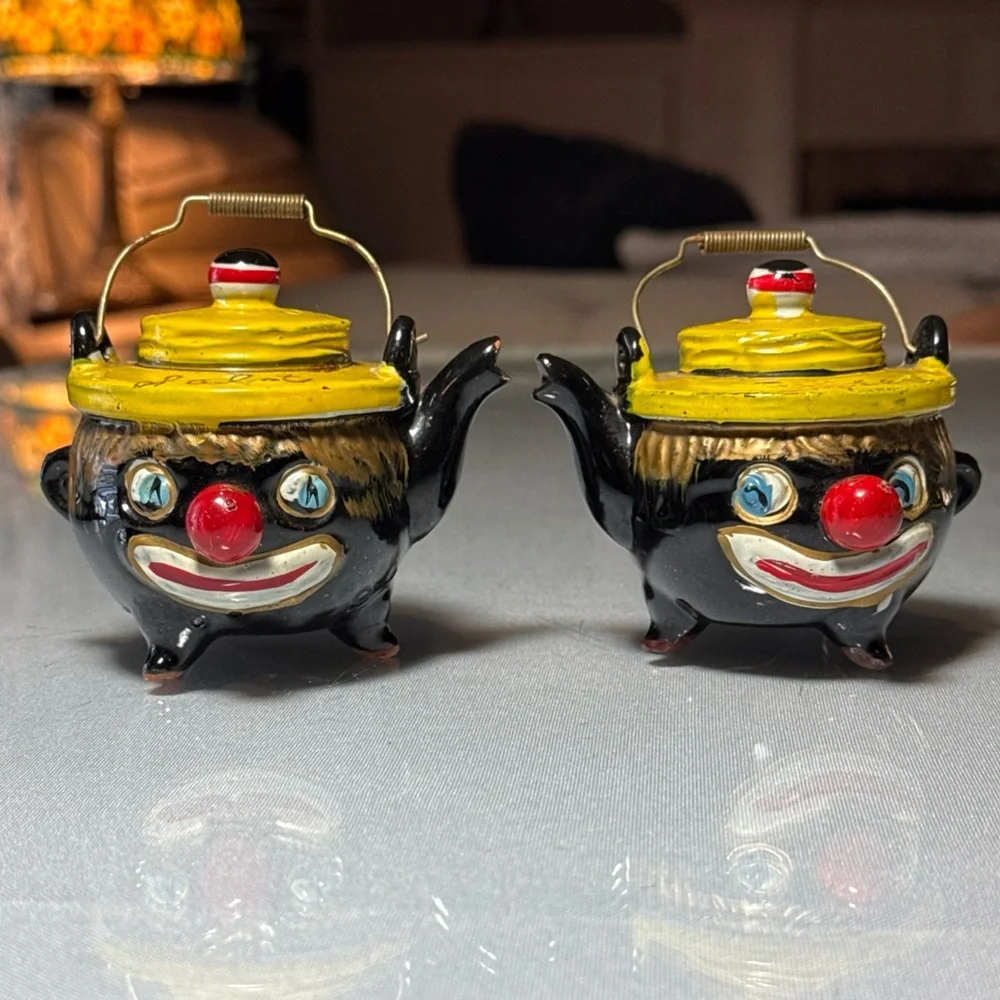 VTG Salt & Pepper Tilso Thames Shakers Red Ware Clown Face Teapots Japan Antique